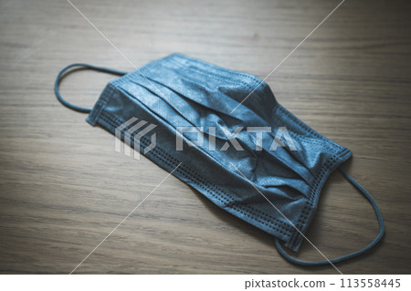 Used surgical masks 113558445