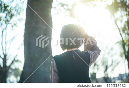 森林裡的女人肖像 113558682