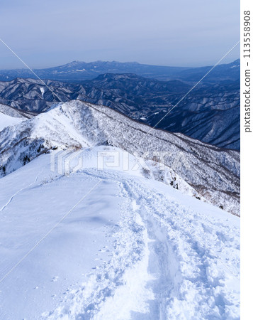 The steep slopes and magnificent mountain ranges of Mt. Tanigawa and Tenjin Ridge in the harsh winter The steep slopes and magnificent mountain ranges of Mt. Tanigawa and Tenjin Ridge in the harsh winter 113558908