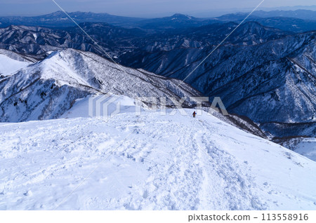 The steep slopes and magnificent mountain ranges of Mt. Tanigawa and Tenjin Ridge in the harsh winter The steep slopes and magnificent mountain ranges of Mt. Tanigawa and Tenjin Ridge in the harsh winter 113558916