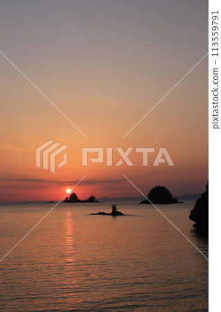 Sunset over beautiful coastal islands Sunset over beautiful coastal islands 113559791