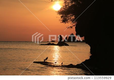 Sunset over beautiful coastal islands Sunset over beautiful coastal islands 113559929