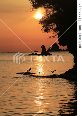Sunset over beautiful coastal islands 113559947