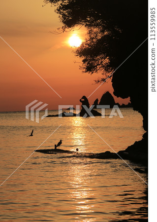 Sunset over beautiful coastal islands Sunset over beautiful coastal islands 113559985
