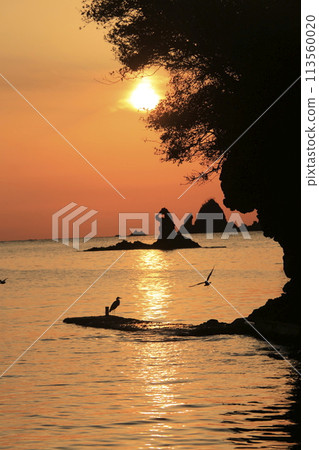 Sunset over beautiful coastal islands Sunset over beautiful coastal islands 113560020