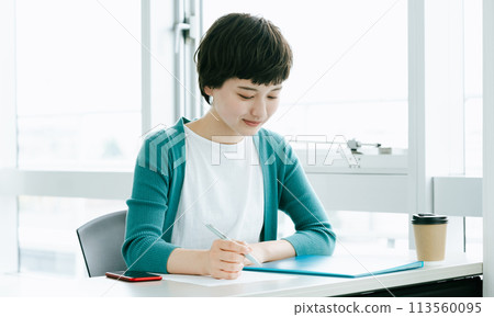 Young woman receiving training 113560095