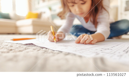 Girl studying seriously in at home 113561027