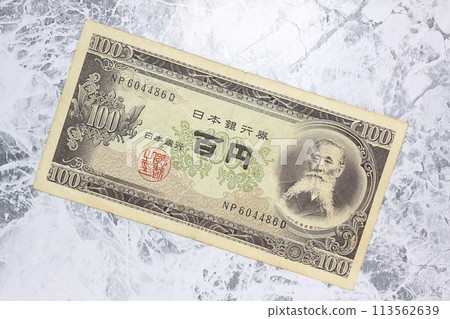 Old 100 yen bill 113562639