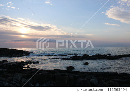 Dusk coast 113563494