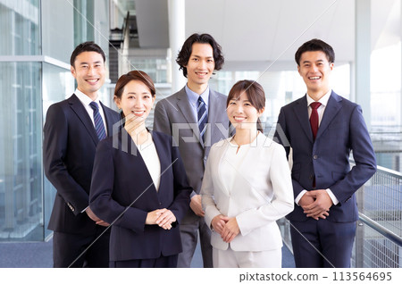 Business men and women portrait 113564695
