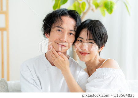 年輕夫妻的美麗形象，臉部特寫 113564825