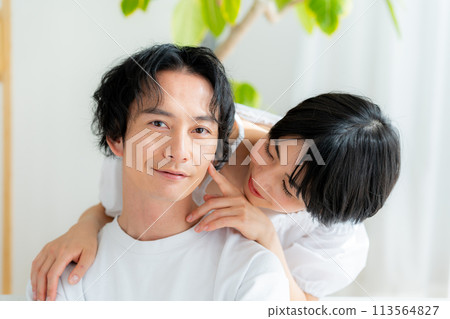年輕夫妻的美麗形象，臉部特寫 113564827
