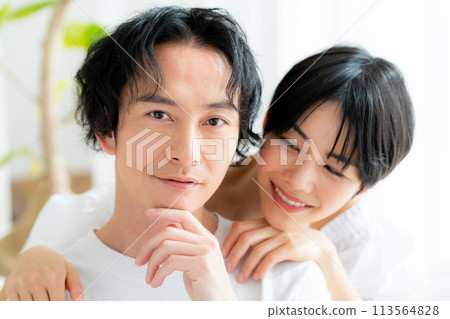 年輕夫妻的美麗形象，臉部特寫 113564828