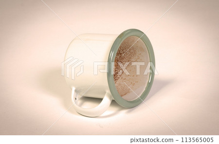 Dirty coffee mug on white background Dirty coffee mug on white background 113565005
