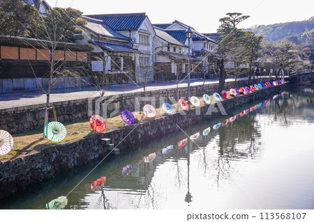 Spring event: Japanese umbrellas line the streets of Kurashiki Bikan Historical Quarter (Kurashiki City, Okayama Prefecture) Spring event: Japanese umbrellas line the streets of Kurashiki Bikan Historical Quarter (Kurashiki City, Okayama Prefecture) 113568107