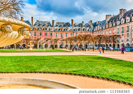 Fabulous Place des Vosges in the heart of Paris. 113568365