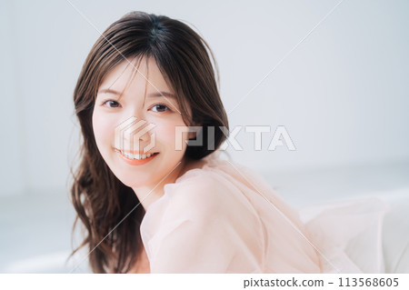 年輕女性的美麗與時尚形象 113568605