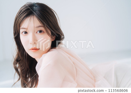 Beauty and fashion image of young women Beauty and fashion image of young women 113568606