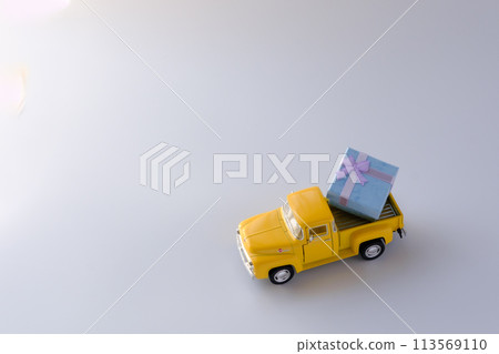 Image of a gift: a small box and a car Image of a gift: a small box and a car 113569110
