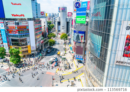 [東京] 澀谷的街道兩旁林立著許多建築物 113569716