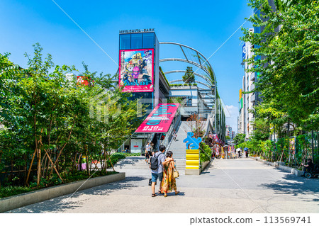 [Tokyo] Miyashita Park in Shibuya, surrounded by abundant nature 113569741