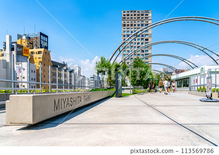[Tokyo] Miyashita Park in Shibuya, surrounded by abundant nature 113569786