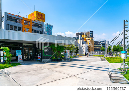 [Tokyo] Miyashita Park in Shibuya, surrounded by abundant nature 113569787