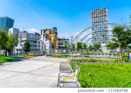 [Tokyo] Miyashita Park in Shibuya, surrounded by abundant nature 113569790