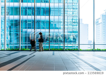 [Tokyo] The stylish Shibuya Hikarie sky lobby 113569819