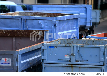 Waste container image 113570511