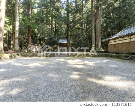 The worship hall of Muro Ryuketsu Shrine 113571615