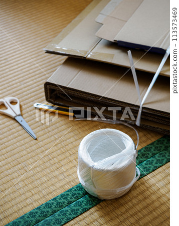 Cardboard box Cardboard box 113573469