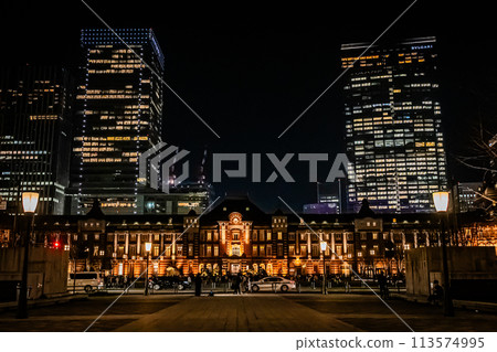 Tokyo Station at night 113574995