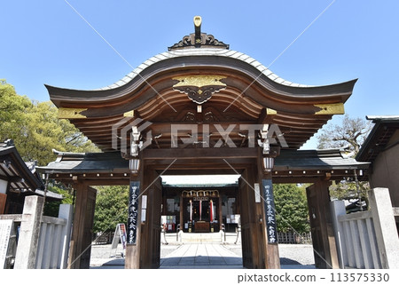 Shiroyama Hachiman Shrine Gate 113575330