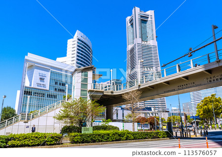 日本橫濱市容櫻木町站、橫濱地標塔、櫻木町站人行天橋等景觀=第10名 113576057