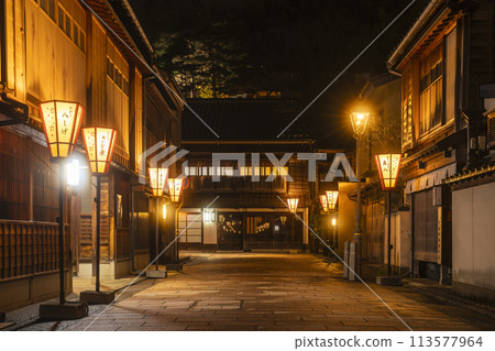 Night view of Higashi Chaya District in Kanazawa Night view of Higashi Chaya District in Kanazawa 113577964