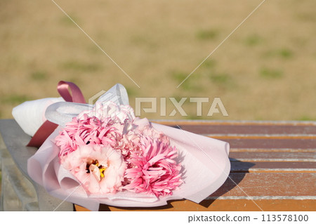 Bouquet on the bench Bouquet on the bench 113578100