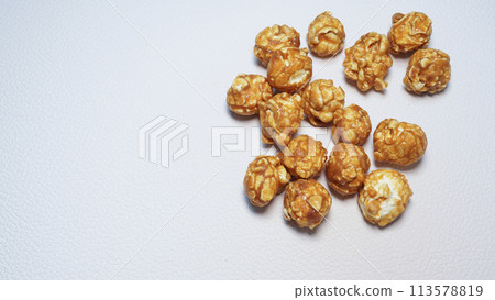 美味的焦糖爆米花 美味的焦糖爆米花 113578819