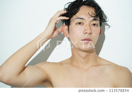 年輕人上半身特寫肖像 113578854