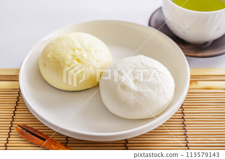 Milk and custard buns 113579143