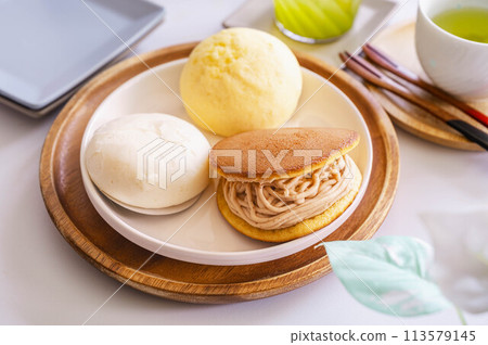 Tea snacks on a plate 113579145