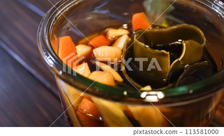 Pickles made from vegetable sticks soaked in ginger extract 113581000