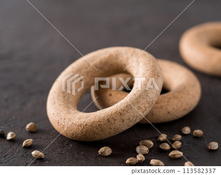 Ring-shaped cracknel with whole grain hemp flour 113582337