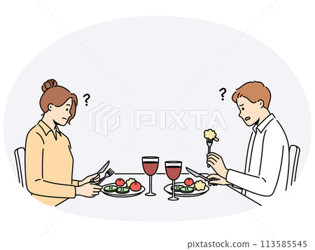 Confused couple dislike food in restaurant 113585545