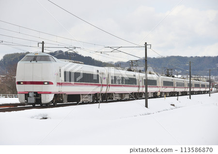Hokuriku Main Line Tsubata-Kurikara Hokuetsu Express 683 series N13+N01 formation Hakutaka 113586870