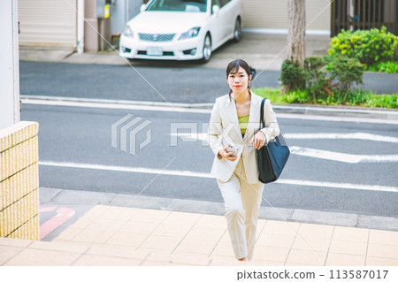 Business woman 113587017