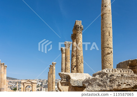 Background of  Ancient Roman Ruins at Jerash 113587065