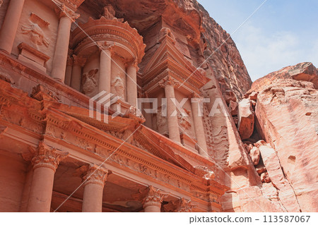 Frontal view of the entrance portal to the Treasury in the Petra. Jordan. 113587067