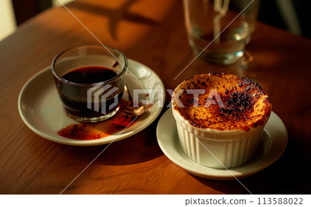 Creme brulee served in a classic ramekin, combination of creamy custard and caramelized sugar 113588022