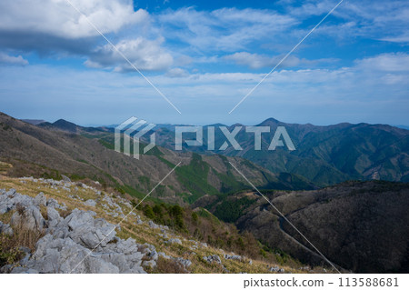 The beautiful scenery of Shikoku Karst, which spans Kochi and Ehime prefectures in Japan The beautiful scenery of Shikoku Karst, which spans Kochi and Ehime prefectures in Japan 113588681